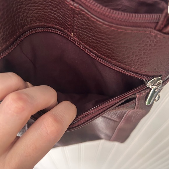💄 Genuine Leather Crossbody Bag – RFID, Built-In Wallet, Adjustable Strap – Wine - Picture 12 of 12